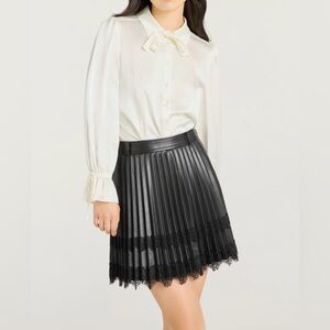 Cinq à Sept Troyer Silk Blouse Ivory Tie Neck Size XS NWOT Romantic Top